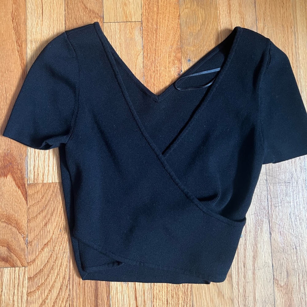 525 Cropped Reversible Top in Black